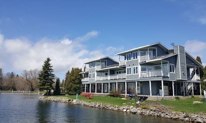 Snug harbor inn door county