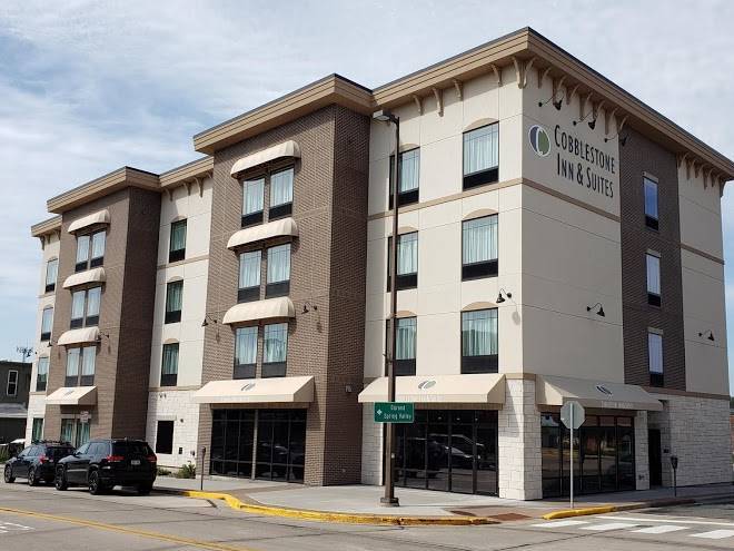 Cobblestone inn & suites at uw stout downtown menomonie