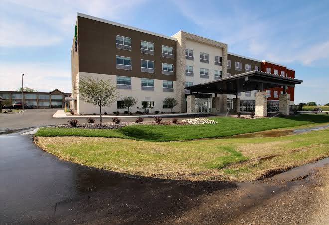 Holiday inn express & suites fond du lac