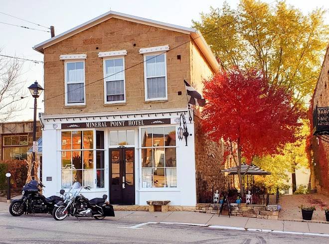 Mineral point hotel & suites