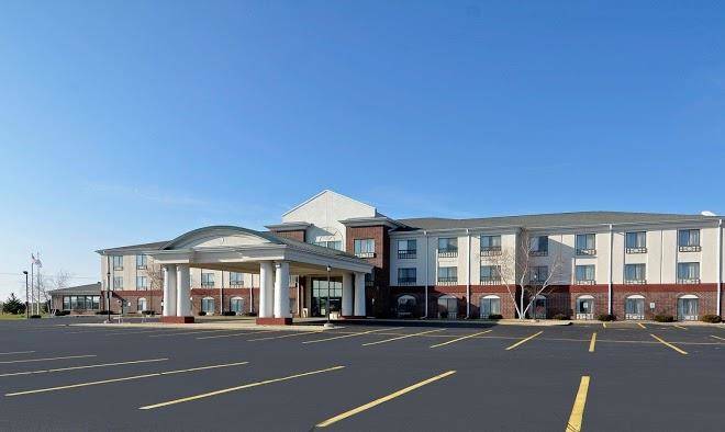 Holiday inn express & suites fort atkinson