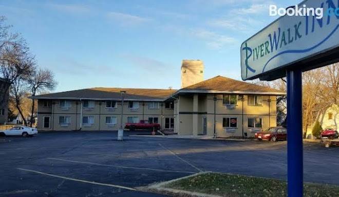 Riverwalk inn & suites