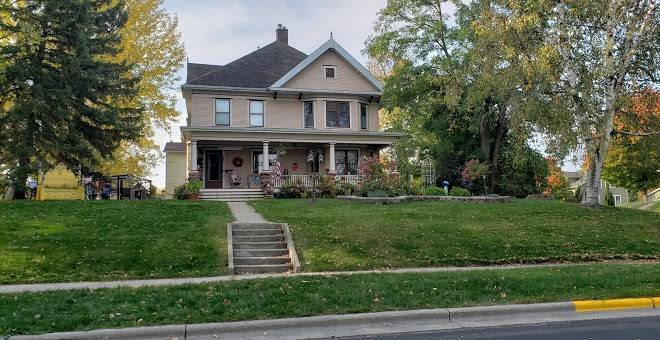 Victorian manor bed and breakfast llc