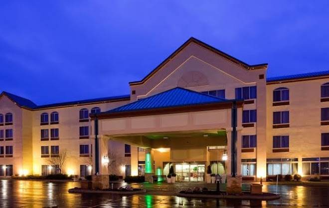 Holiday inn & suites wausau rothschild