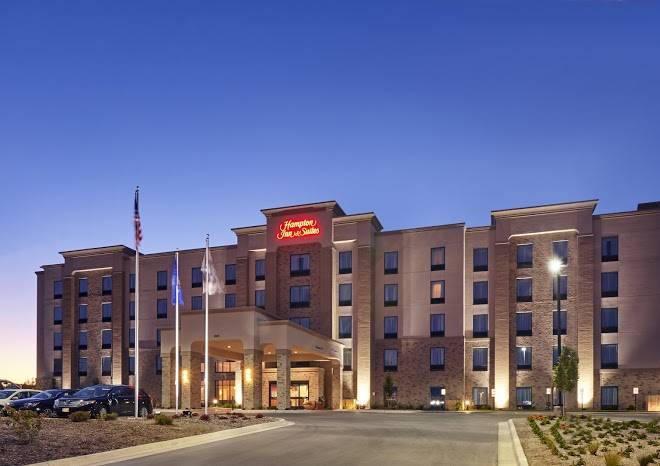 Hampton inn & suites milwaukee franklin