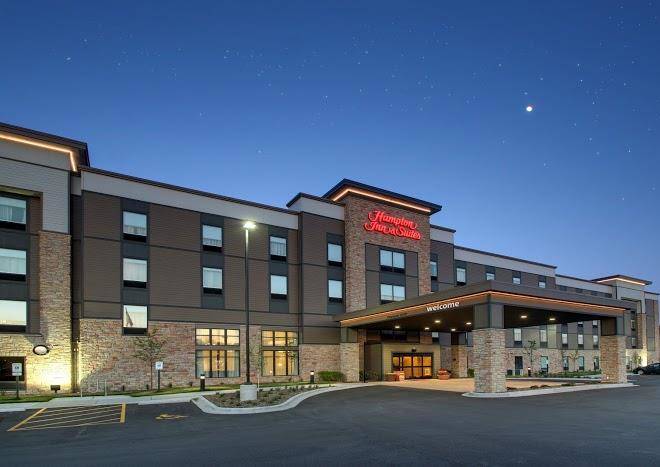 Hampton inn & suites milwaukee west