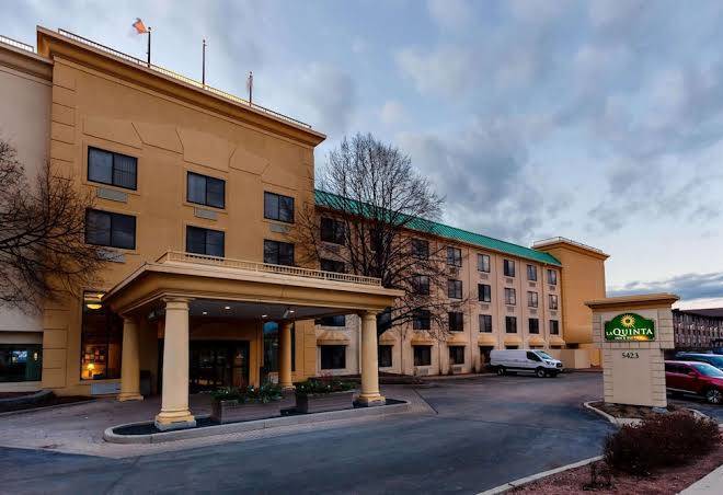 La quinta inn & suites by wyndham milwaukee bayshore area