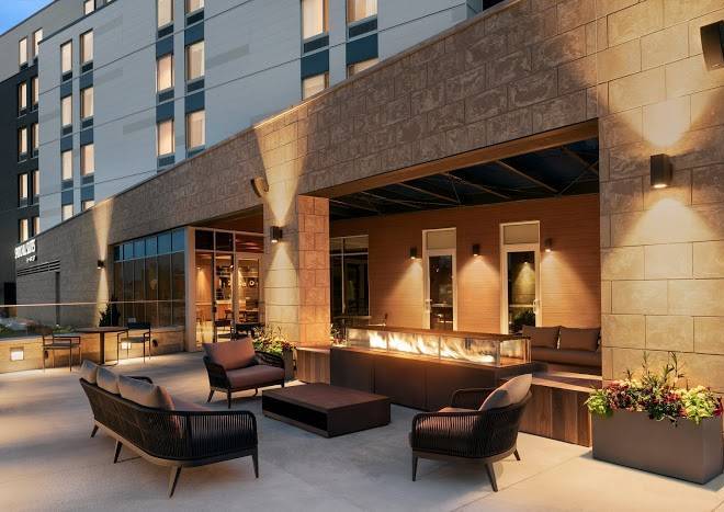 Springhill suites by marriott milwaukee west wauwatosa