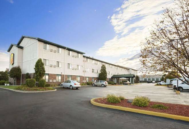 Super 8 by wyndham milwaukee airport