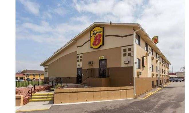 Super 8 by wyndham janesville