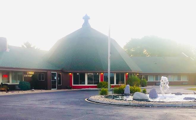 Round barn lodge