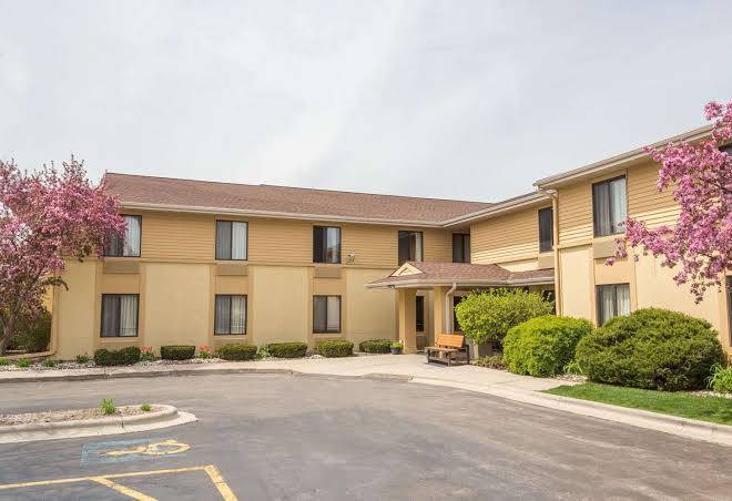 Super 8 by wyndham germantown milwaukee