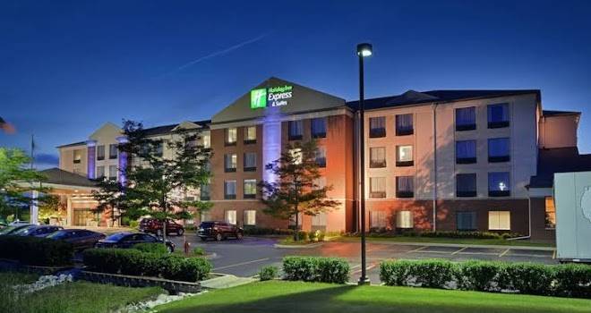 Holiday inn express & suites milwaukee new berlin