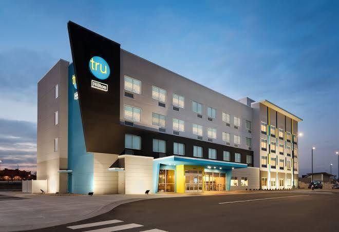 Tru by hilton milwaukee brookfield