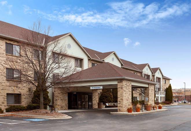 La quinta inn & suites by wyndham milwaukee delafield