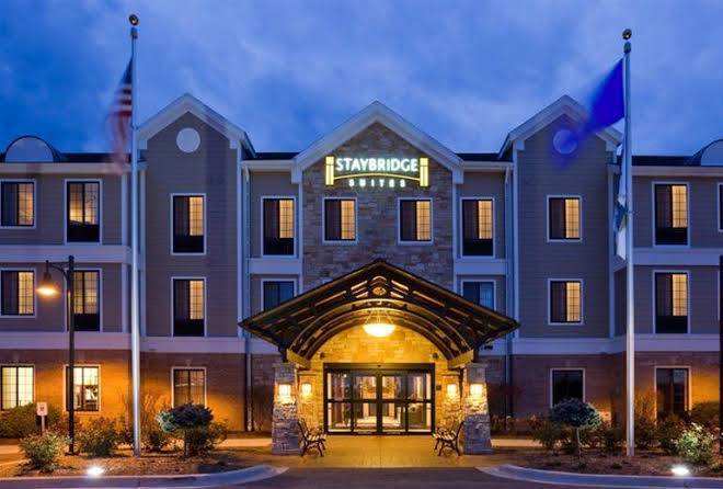 Staybridge suites milwaukee west oconomowoc