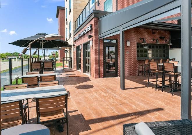 Cobblestone hotel & suites appleton international airport