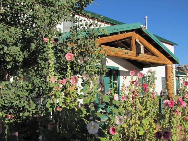 Mountain view historic hotel & cafe