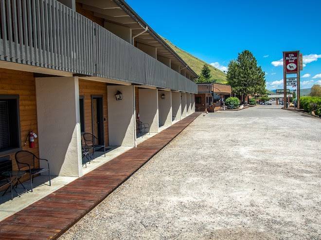 Elk refuge inn