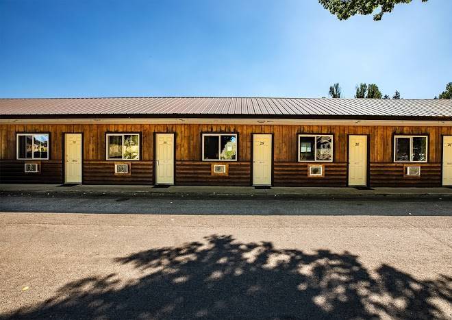 Kudar log cabins