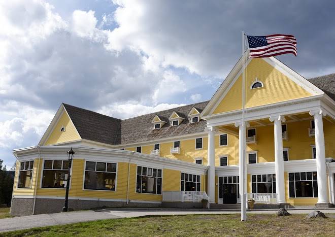 Lake yellowstone hotel