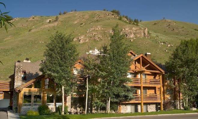 The rusty parrot lodge