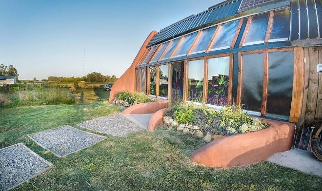 Caliu earthship hotel