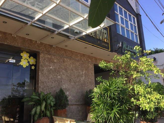 Song lac hotel