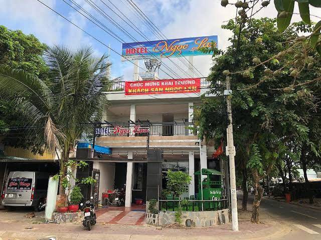 Aha ngoc lan hotel con dao