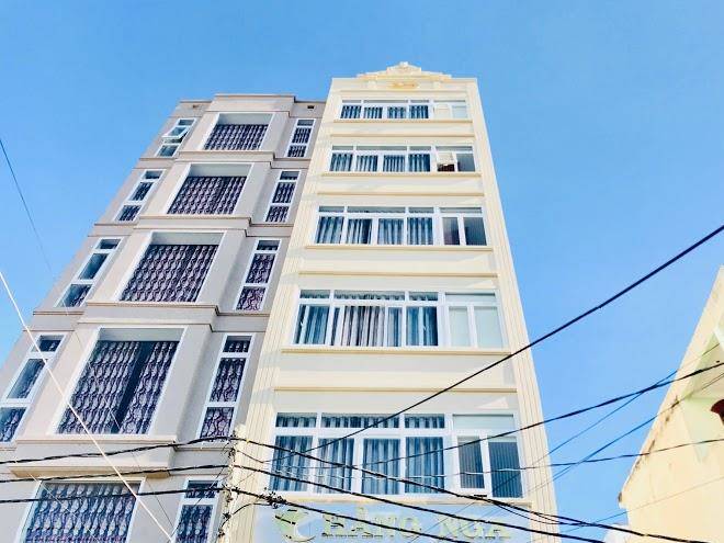 Hng nga luxury hotel