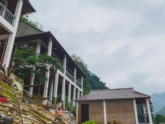 Ba be lakeside bungalow