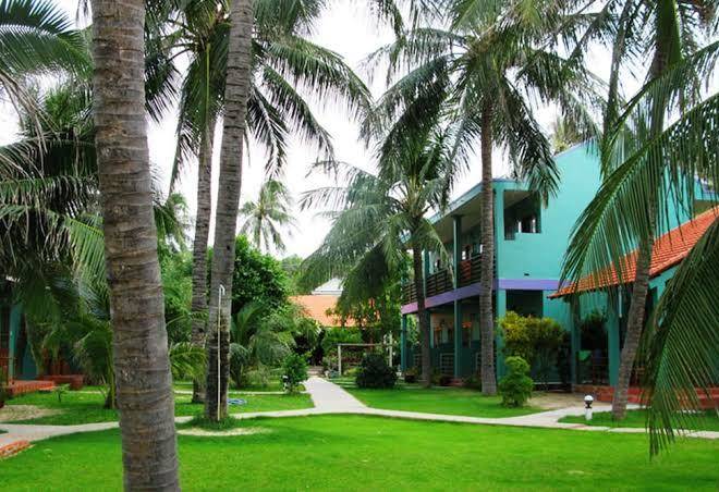 Resort hip hoa