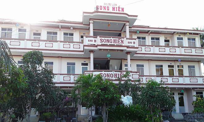 Song hien restaurant hotel in the beach