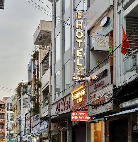 Henry iris hotel