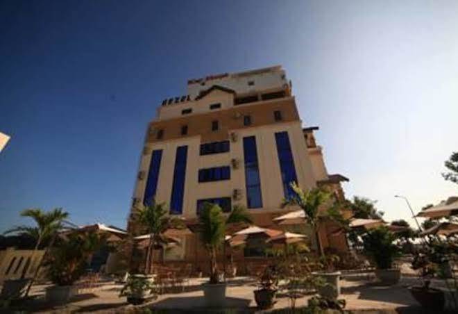 Bezel hotel