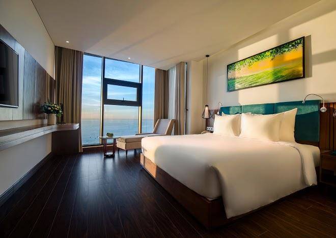 Maximilan Hotel Image