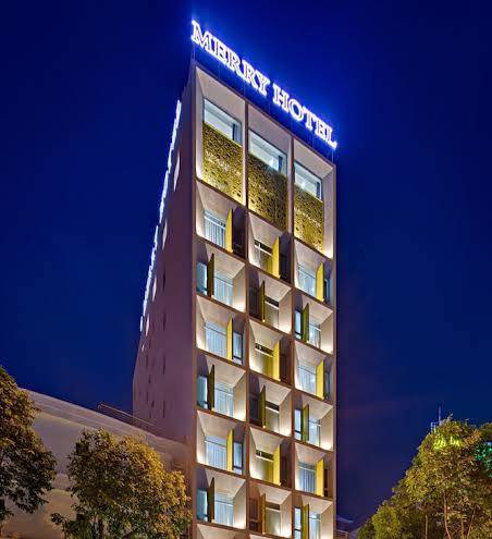 Merry hotel