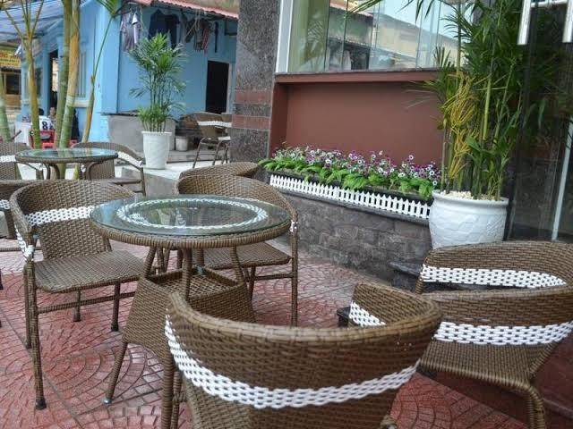 Queen hotel cat ba