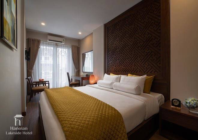 Hanoian lakeside hotel