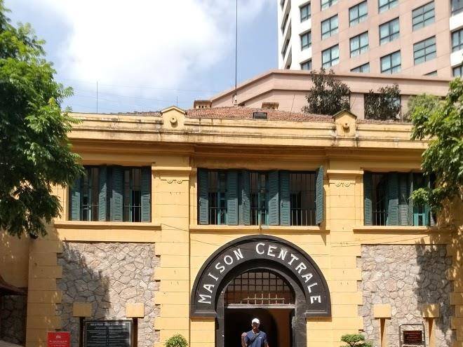 Urban alley hotel