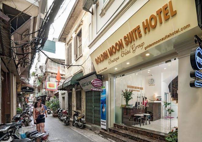 Golden moon hotel & travel suite