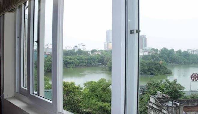 Holiday Lakeview Hotel Image