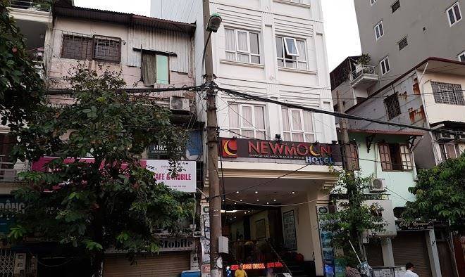 New moon hotel