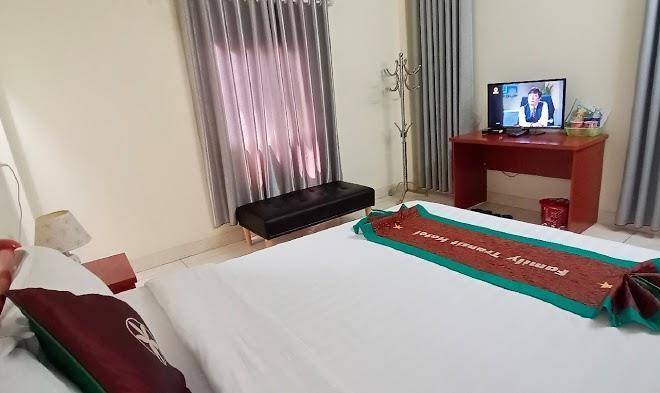 Family transit hotel