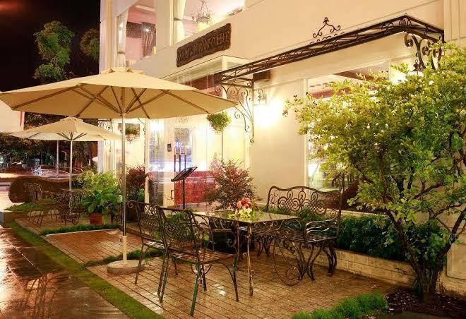 Saigon book hotel