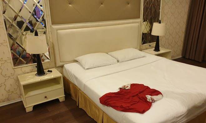 Triip friday royal hotel