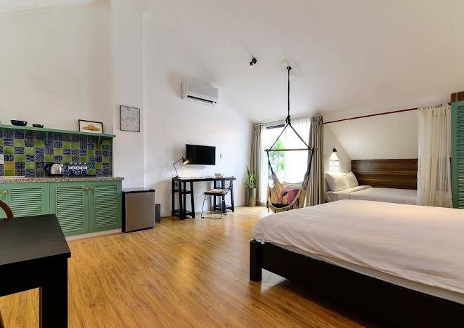 The hut boutique hotel