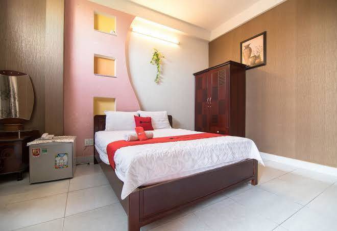 Reddoorz plus near aeon mall tan phu 2