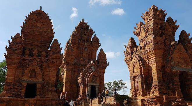 Nha hang khach sn triu khang