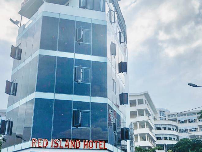 Red island hotel